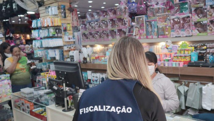 Procon faz orientação no comércio sobre compras para o Dia dos Pais