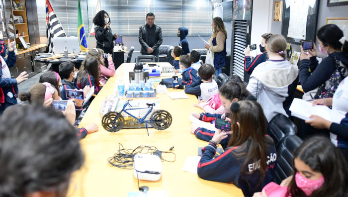 Alunos da Vila Sol Nascente fazem visita ao prefeito