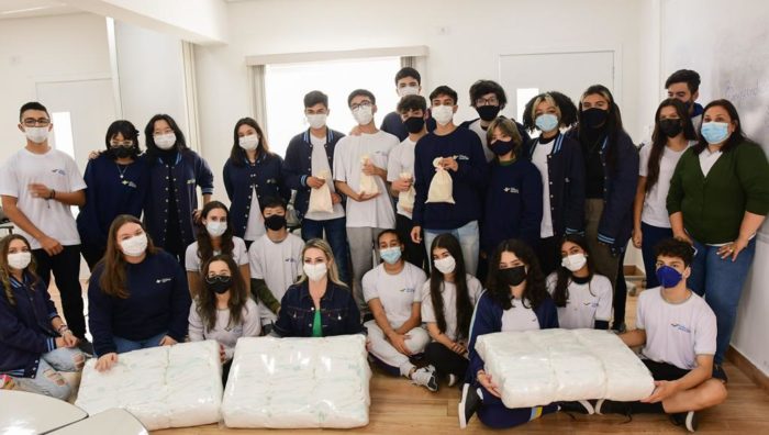 Fundo Social de Suzano recebe 700 fraldas geriátricas de alunos de escola particular