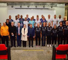 Prefeito prestigia evento de apresentação do Suzano Vôlei