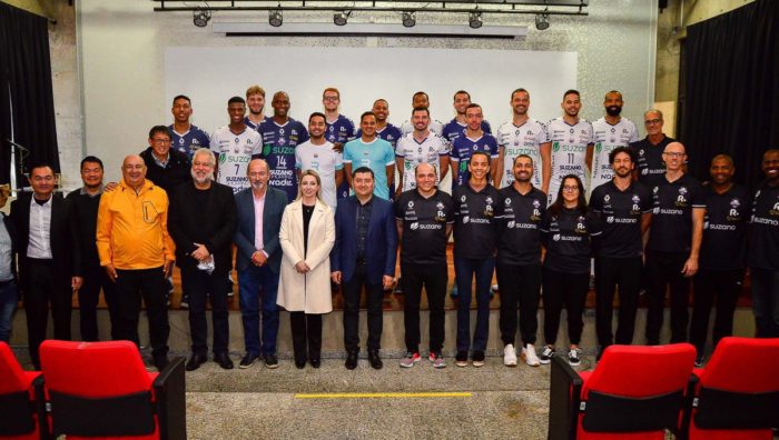 Prefeito prestigia evento de apresentação do Suzano Vôlei