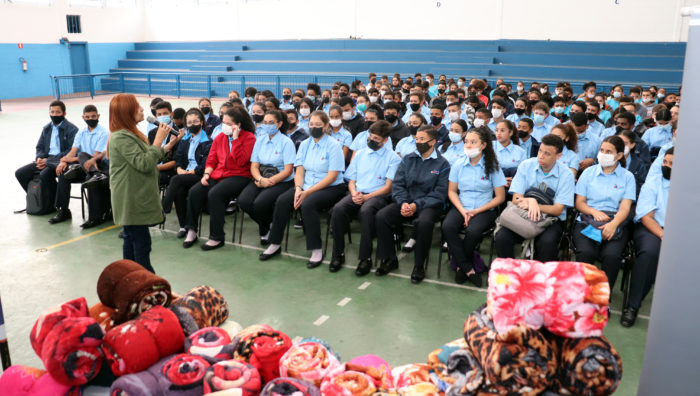 Fundo Social realiza a entrega de 257 mantas a jovens da Guarda Mirim 
