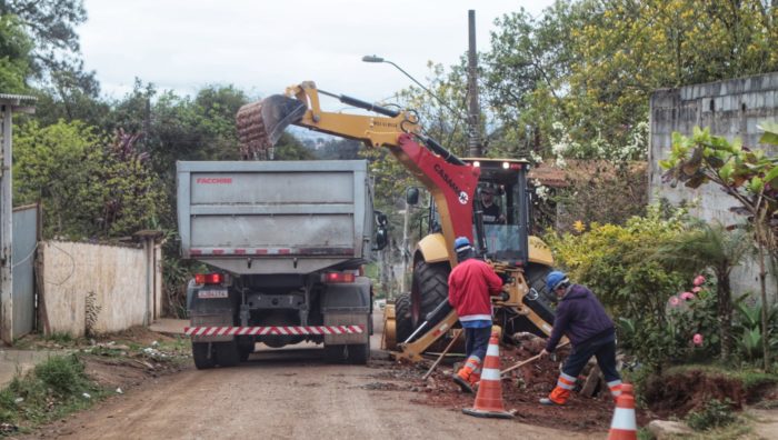 Prefeito autoriza pavimentação no Parque Samambaia e Recreio Sertãozinho