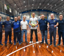 Secretaria de Esportes organiza partida de vôlei em Guararema