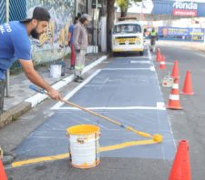 Suzano inicia mudança de sinalização para vagas de estacionamento de idosos