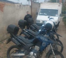 Caminhão roubado é localizado pela GCM no Rio Abaixo