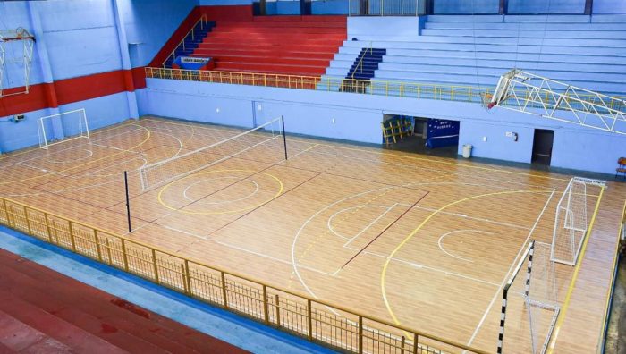 Secretário estadual reinaugura quadra do Portelão e anuncia arenas de futebol