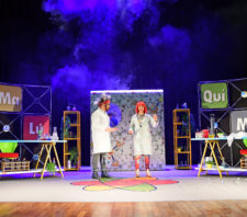 Alunos da rede municipal assistem ao espetáculo ‘Maluquímica!’