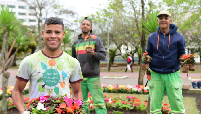 Praça Cidade das Flores recebe paisagismo especial em alusão à primavera