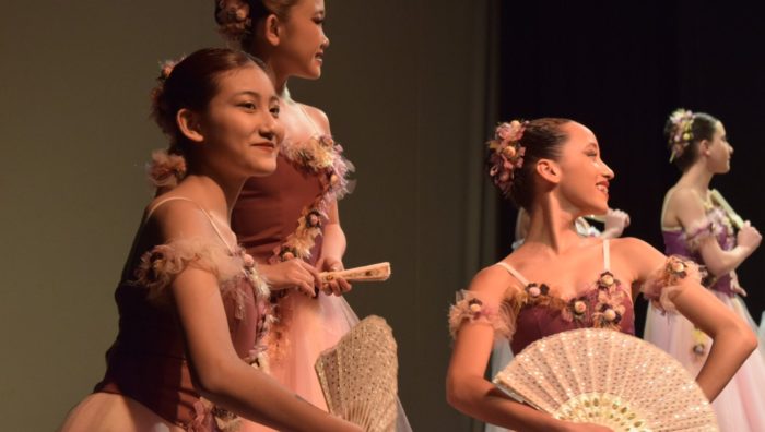 Mostra de dança reúne mais de 300 pessoas no Teatro Armando de Ré