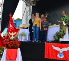 Primeira-dama participa do encerramento da 106ª Festa do Baruel