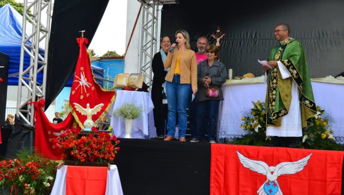 Primeira-dama participa do encerramento da 106ª Festa do Baruel
