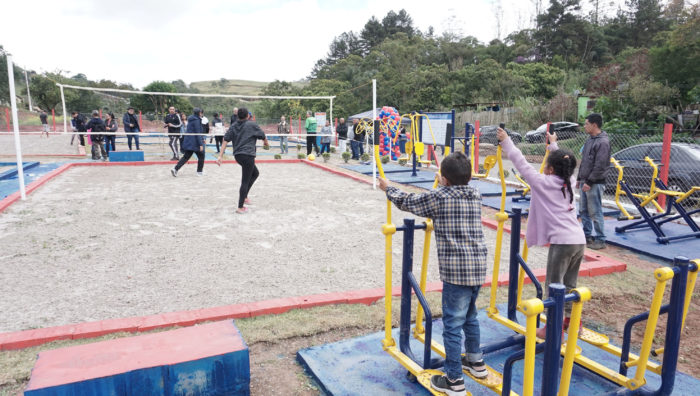 Prefeito e vereador Rogério Castilho inauguram complexo poliesportivo em Palmeiras