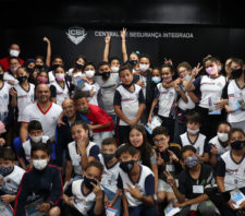 Prefeito recebe alunos da escola Lídia de Lima e Silva