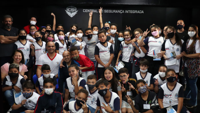 Prefeito recebe alunos da escola Lídia de Lima e Silva