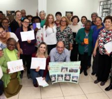 Alunos da rede municipal escrevem cartas aos idosos em alusão ao Setembro Amarelo