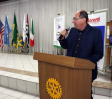 Secretário Leandro Bassini palestra sobre educação no Rotary Club