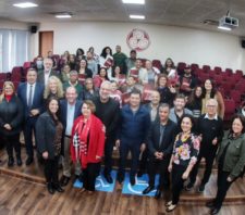Prefeito participa de solenidade de concessão de bolsas de estudo