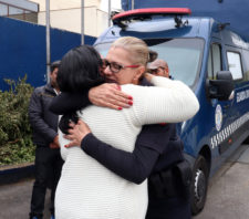GCM é homenageada após ajudar família a retirar jovem de clínica de recuperação
