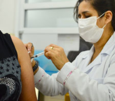 Suzano inicia aplicação de 2ª dose de reforço no público de 18 anos ou mais