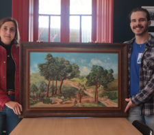 Casarão da Memória recebe quadro histórico após processo de restauro