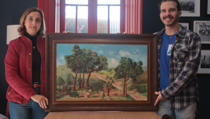 Casarão da Memória recebe quadro histórico após processo de restauro