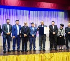 Prefeito de Suzano prestigia entrega de título a presidente do Bunkyo