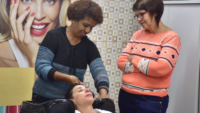 Alunos têm oportunidade no Saspe de se tornarem cabeleireiros