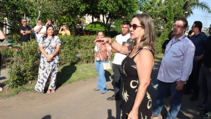 Servidores suzanenses fazem visita ao Viveiro Municipal