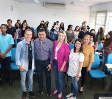 Prefeito e primeira-dama visitam alunos do ‘Prepara Enem’