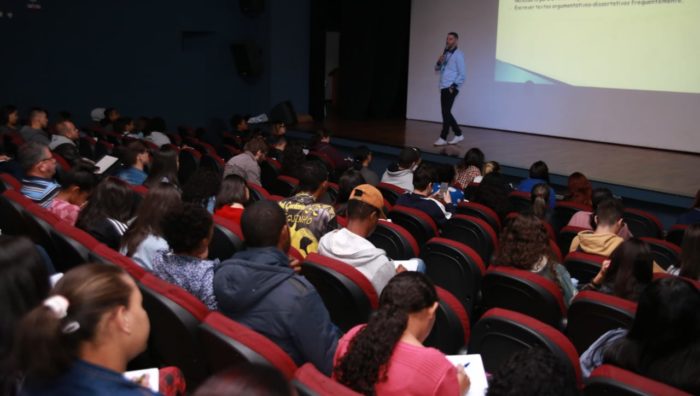 Ainda com vagas disponíveis, curso Prepara Enem começa neste sábado