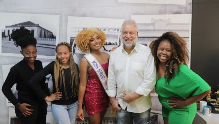 Vice-prefeito recebe candidata suzanense ao prêmio Miss São Paulo Teen