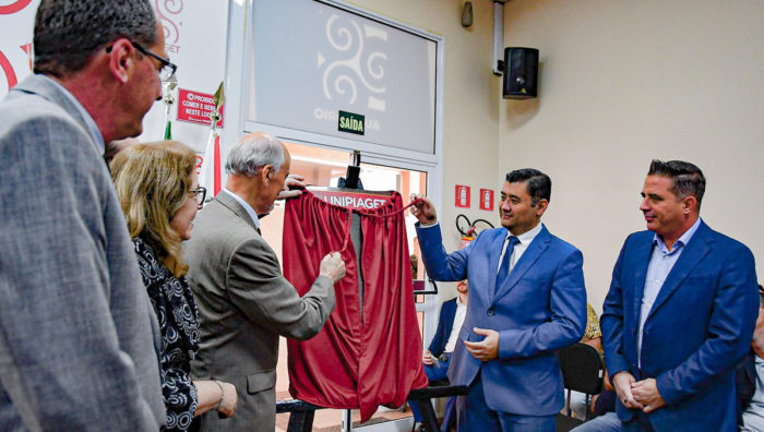 Prefeito prestigia solenidade de novo centro universitário em Suzano