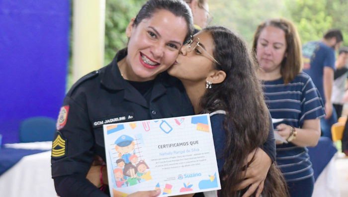 Alunos de escola no Parque Samambaia se formam no projeto ‘Maria Vai à Escola’