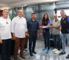 Prefeito recebe atleta medalhista em competições internacionais