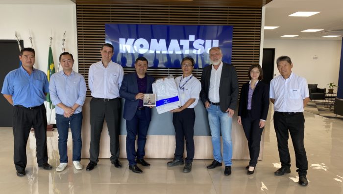 Suzano recebe presentes da cidade de Komatsu