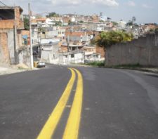 Prefeito vistoria nova sinalização em ruas revitalizadas do Jardim Revista