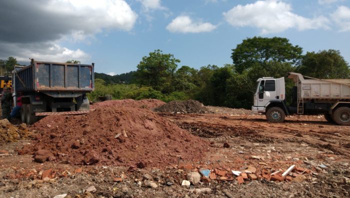 Patrulha Ambiental apreende caminhões utilizados em despejo ilegal de resíduos