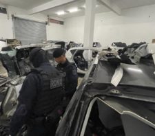 Romu estoura desmanche com 15 veículos roubados e peças irregulares