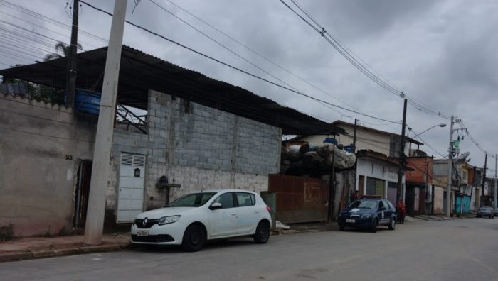 Fiscalização de Posturas interdita ferro-velho clandestino em Palmeiras