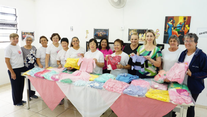 Fundo Social recebe do grupo de Lian Gong doação de kits para gestantes