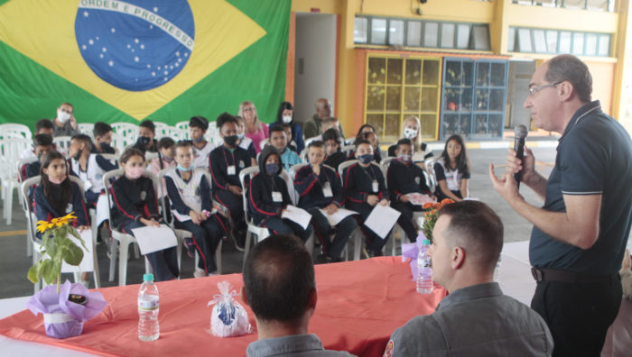 Mais de 140 alunos se formam no programa Bombeiro na Escola