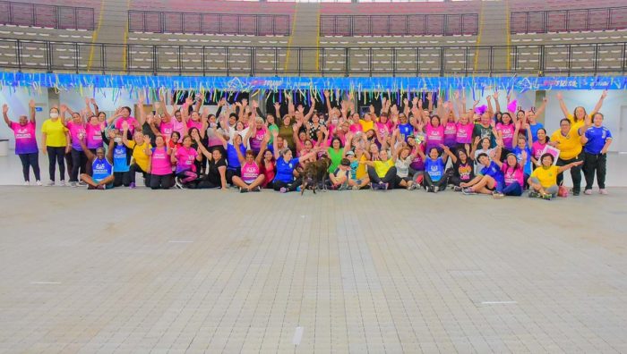 Oficina Corporal encerra atividades no ano com aula de zumba na Arena Suzano