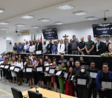 Prefeito recebe homenagem da Câmara como engenheiro do ano