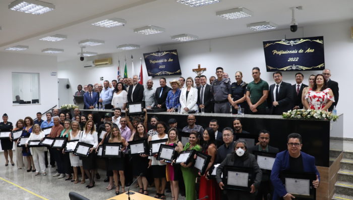 Prefeito recebe homenagem da Câmara como engenheiro do ano
