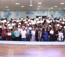 Prefeito participa de formatura do ‘Programa Municipal de Qualificação Profissional e Alfabetização’