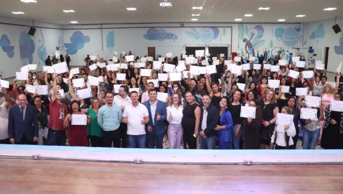 Prefeito participa de formatura do ‘Programa Municipal de Qualificação Profissional e Alfabetização’