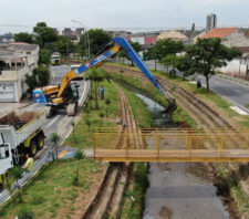 Manutenção remove 2,2 mil toneladas de lixo de rios e córregos em 2022