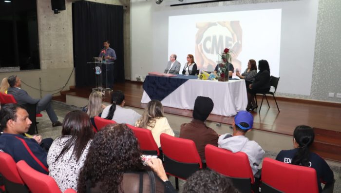 Novos membros do Conselho Municipal de Educação tomam posse no Cineteatro