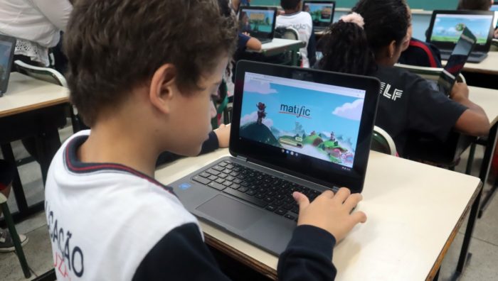 Educação avança com novos equipamentos e se destaca na alfabetização